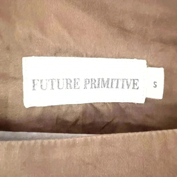 Future Primitive Balloon Sleeve  Blouse in Khaki Sustainable - Picture 11 of 13